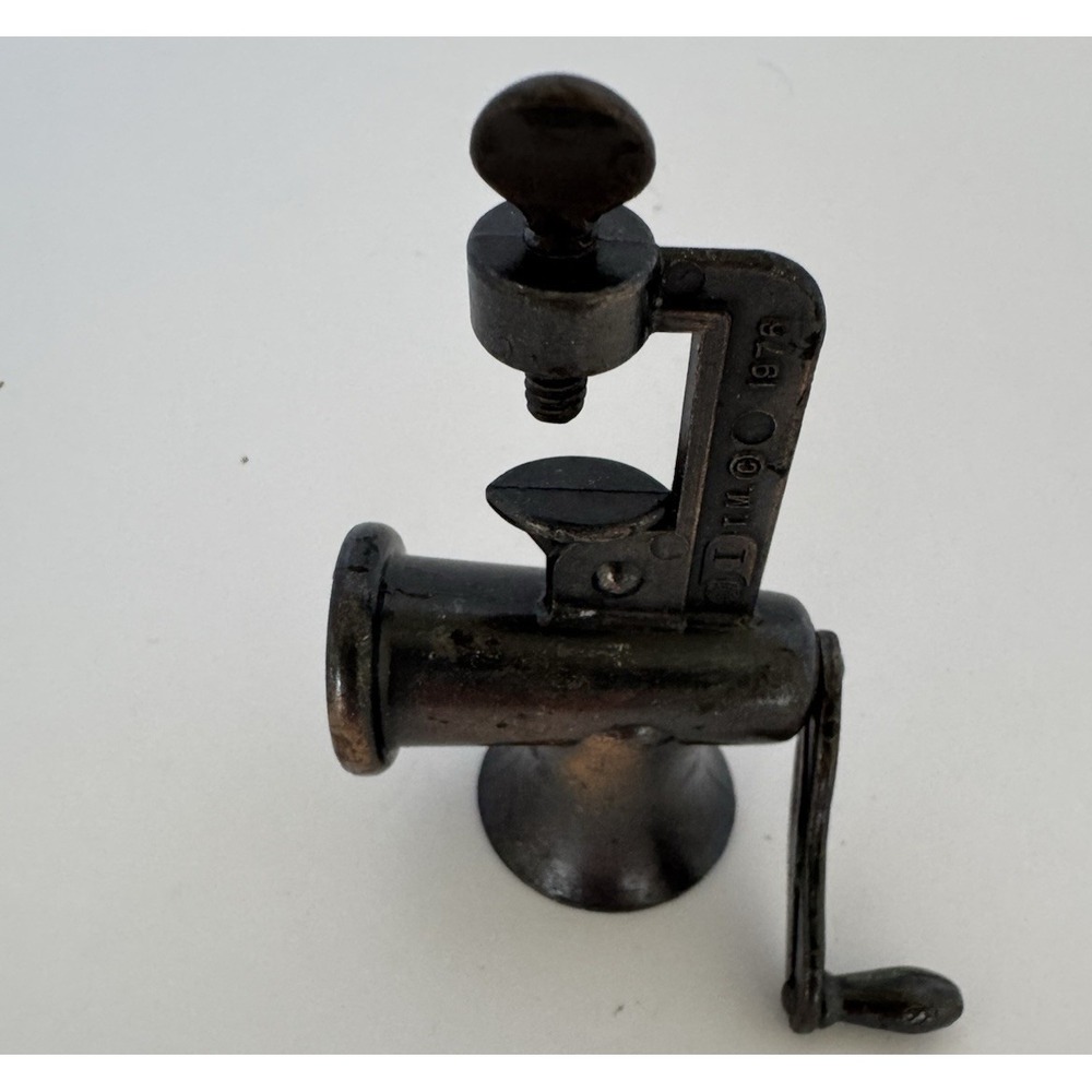 1976 Durham Industries Diecast Metal Dollhouse Furniture 14 Kitchen Meat Grinder